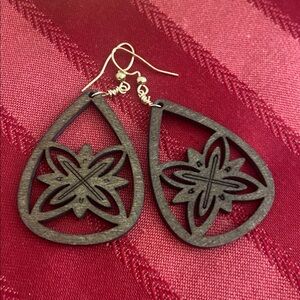 5/$10❤️❤️❤️NEW Handmade Hibiscus Flower Lighweight Wood Earrings